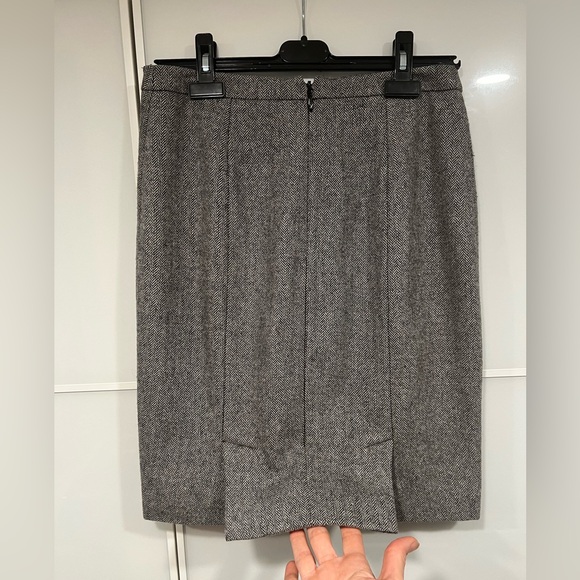 Pink Tartan Light Gray Wool Skirt size 4 with a black lining inside. - Picture 3 of 6